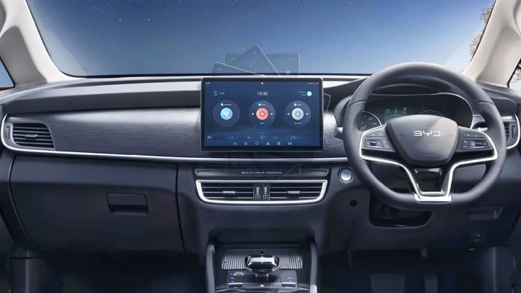 BYD eMax 7 vs Toyota Innova Hycross: how do they stack up